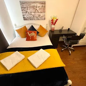 https://london-stratford-luxury-house-5-minutes-walk-station.cambridgehotelsuk.com